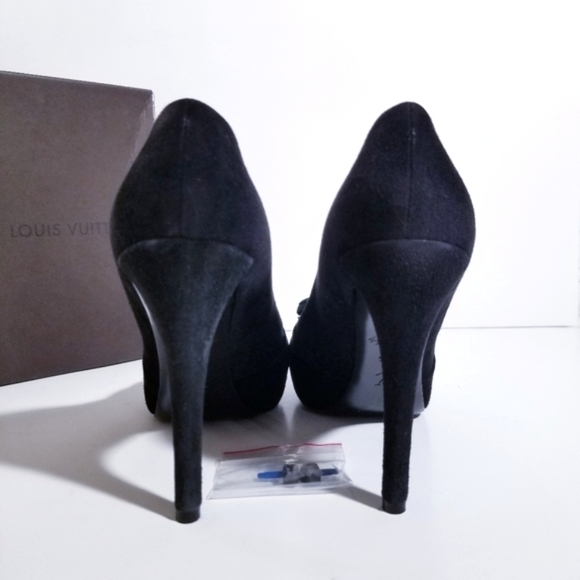 LOUIS VUITTON Knot Confident Black Suede Tassel Heel Pumps 37.5 - Picture 9 of 15
